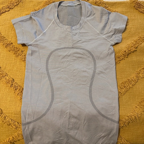 Lululemon shirt - Picture 1 of 3